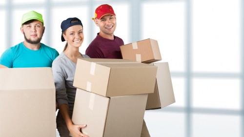 Flexible Enfield van service for boxes and furniture
